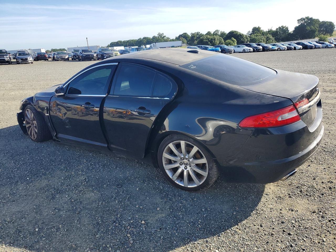JAGUAR XF 2010 — 3