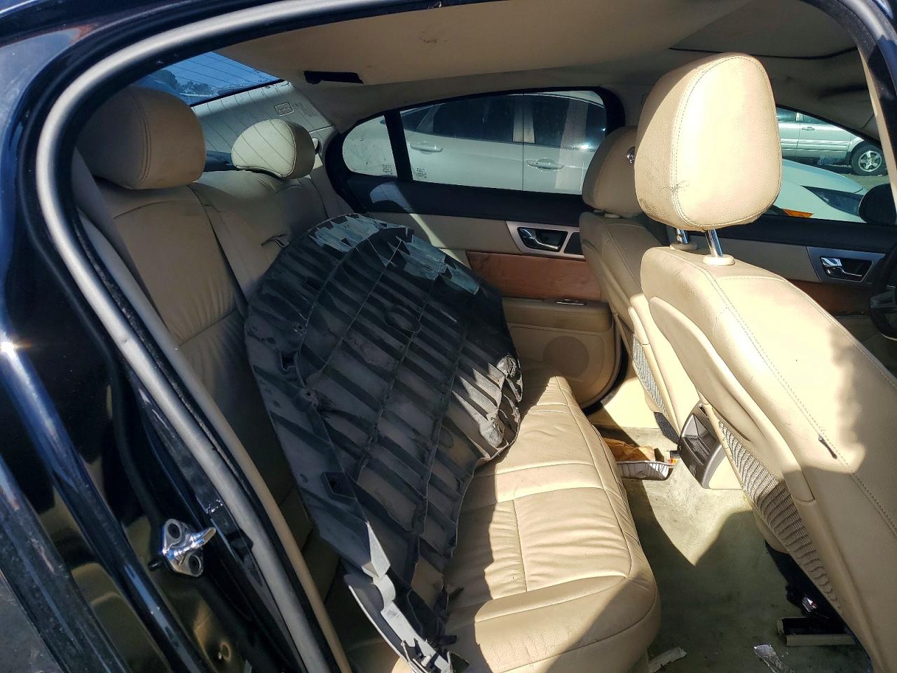 JAGUAR XF 2010 — 11