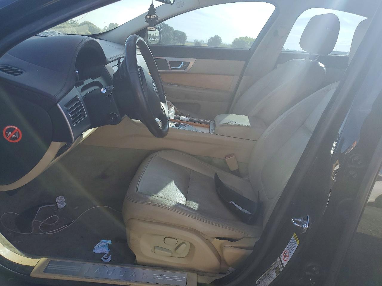 JAGUAR XF 2010 — 8
