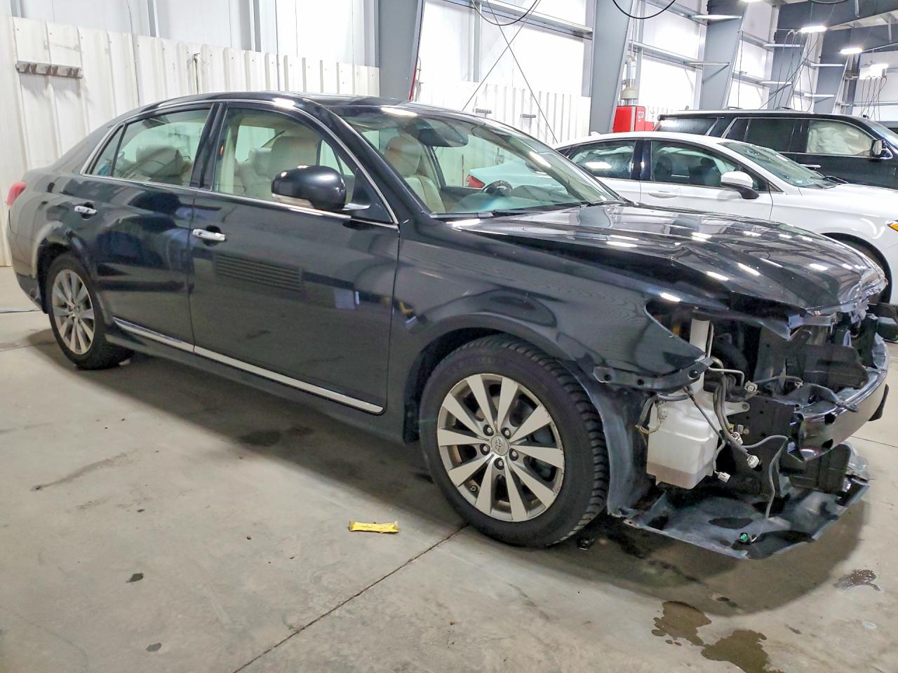 TOYOTA AVALON 2011 — 5