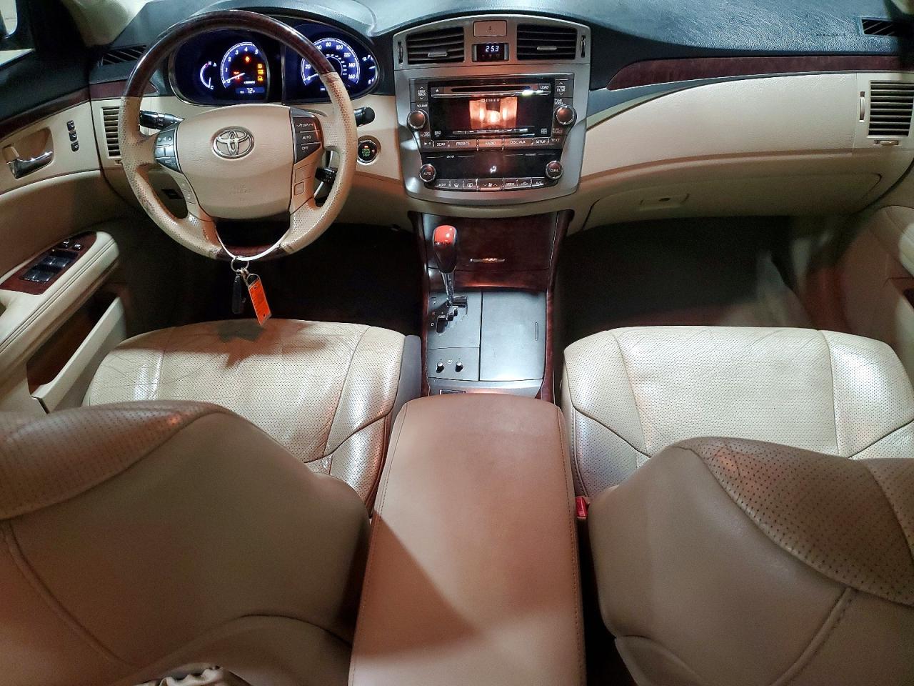 TOYOTA AVALON 2011 — 9