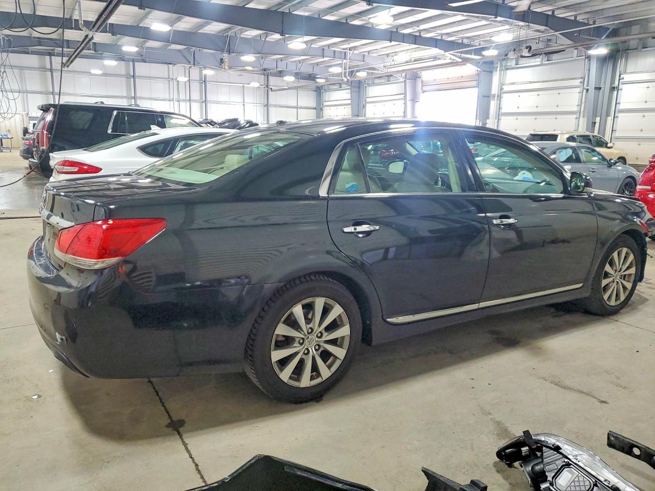 TOYOTA AVALON 2011 — 4