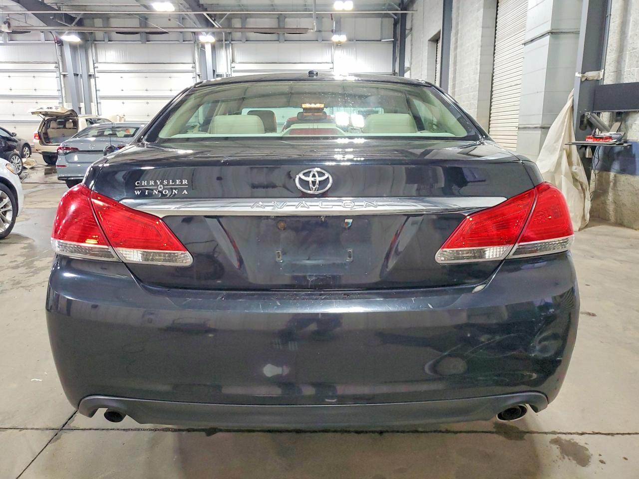 TOYOTA AVALON 2011 — 7