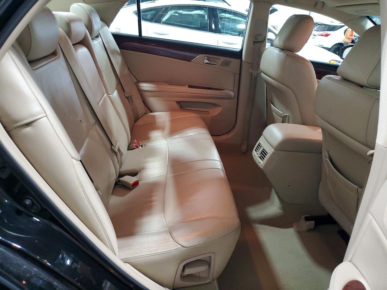 TOYOTA AVALON 2011 — 11