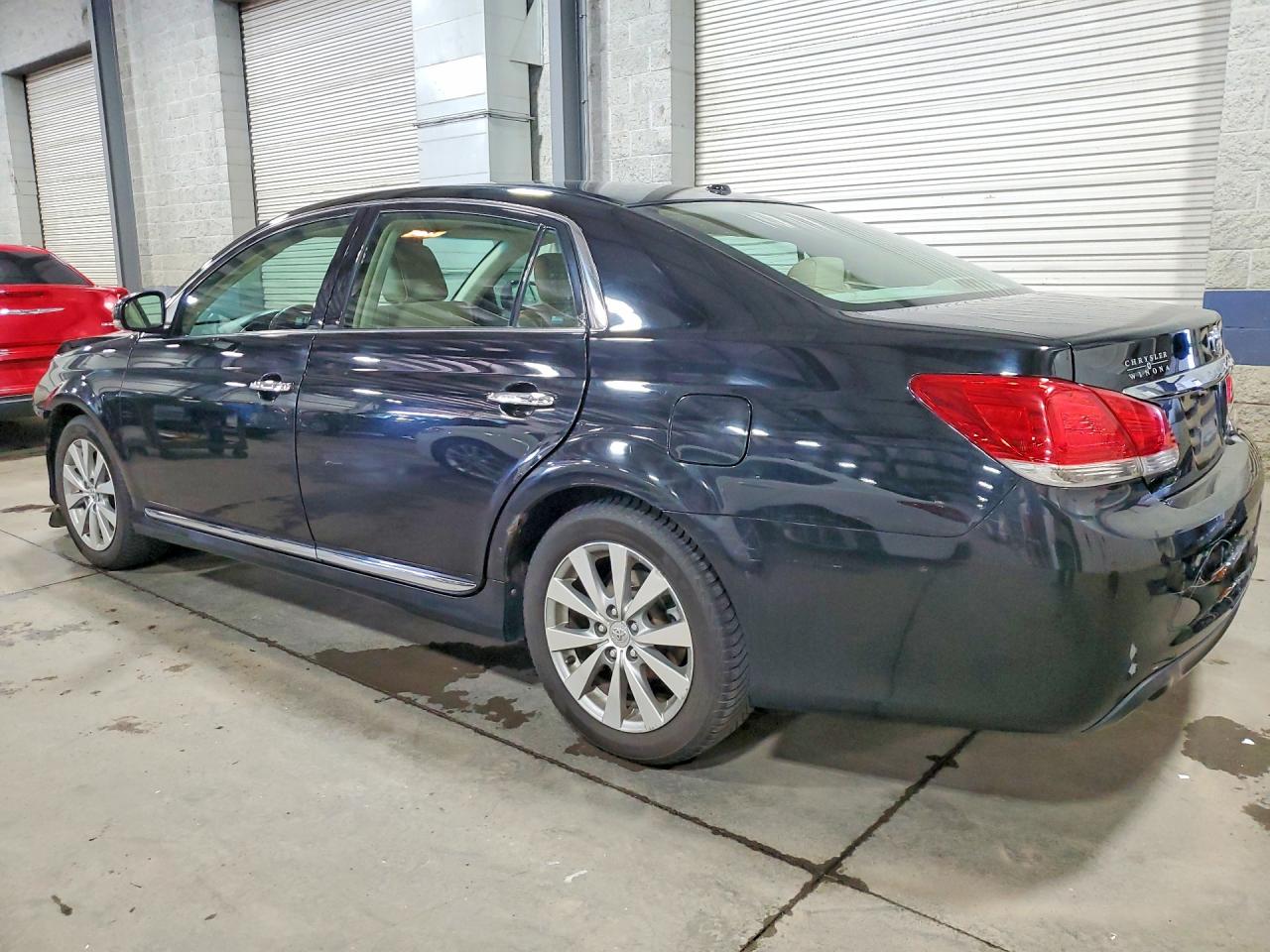 TOYOTA AVALON 2011 — 3