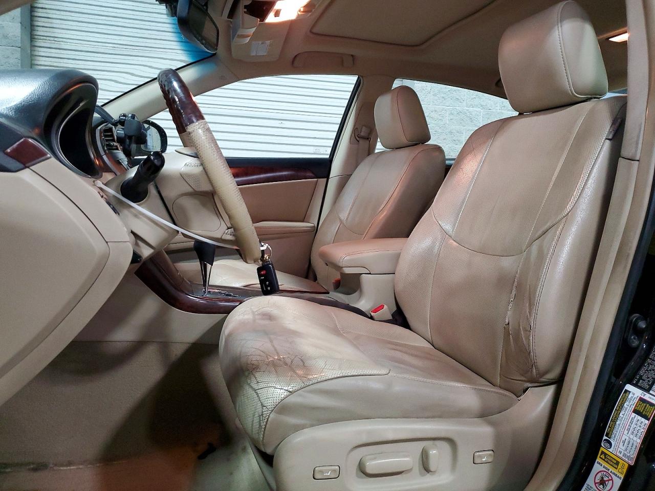TOYOTA AVALON 2011 — 8