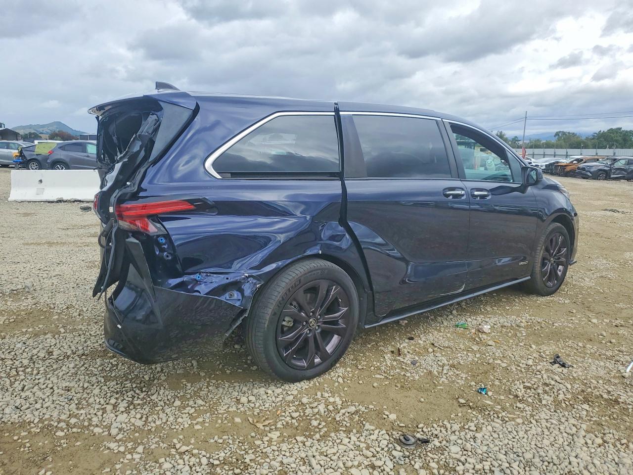 TOYOTA SIENNA 2021 — 4