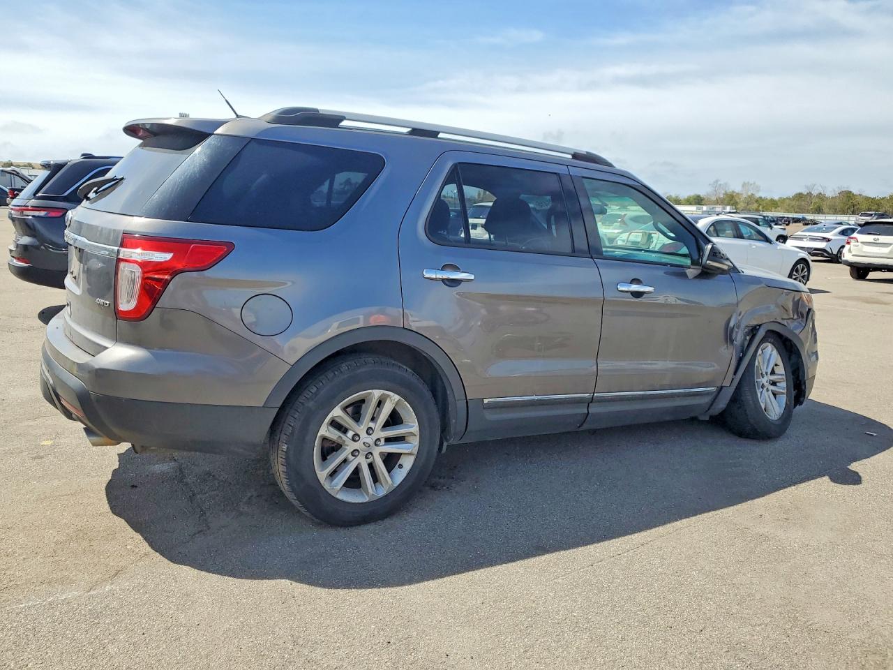 FORD EXPLORER 2012 — 4