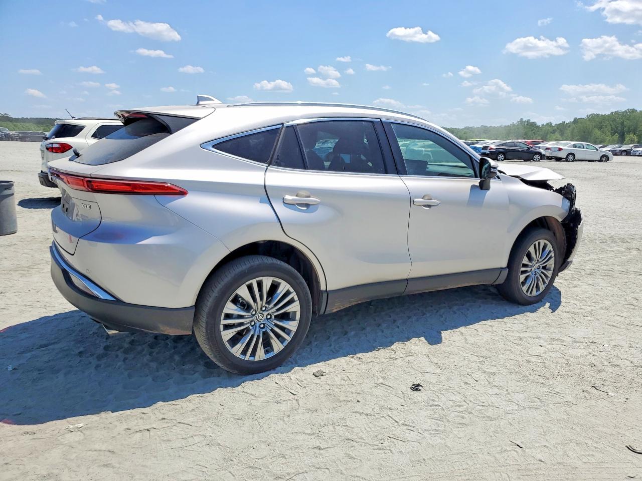 TOYOTA VENZA 2023 — 4