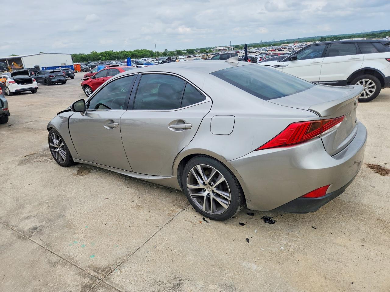 LEXUS IS 2019 — 3