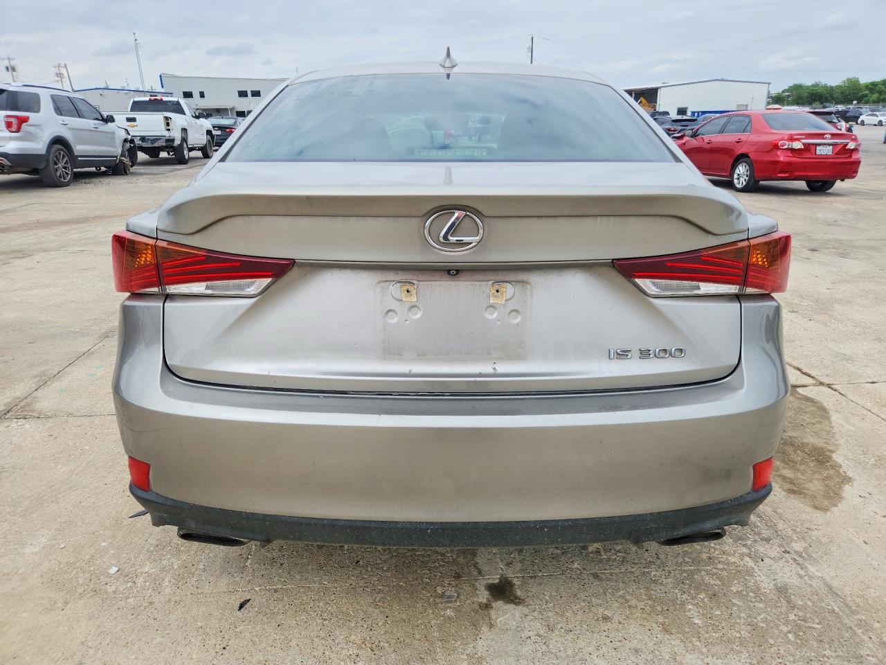 LEXUS IS 2019 — 7