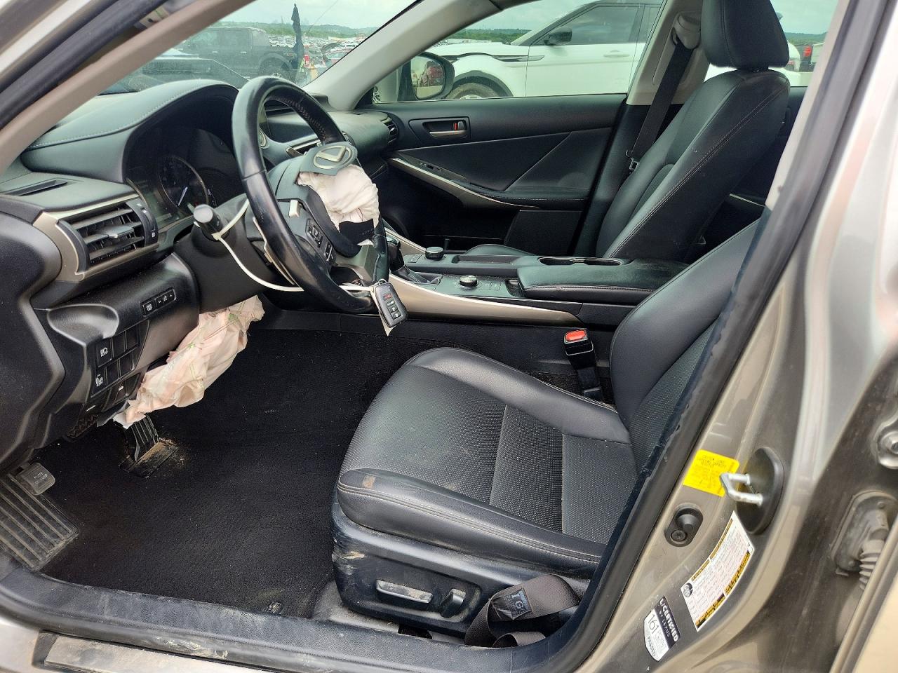 LEXUS IS 2019 — 8