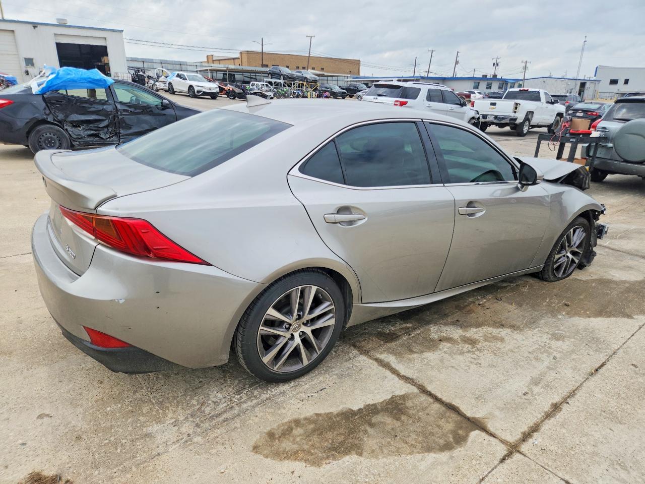 LEXUS IS 2019 — 4