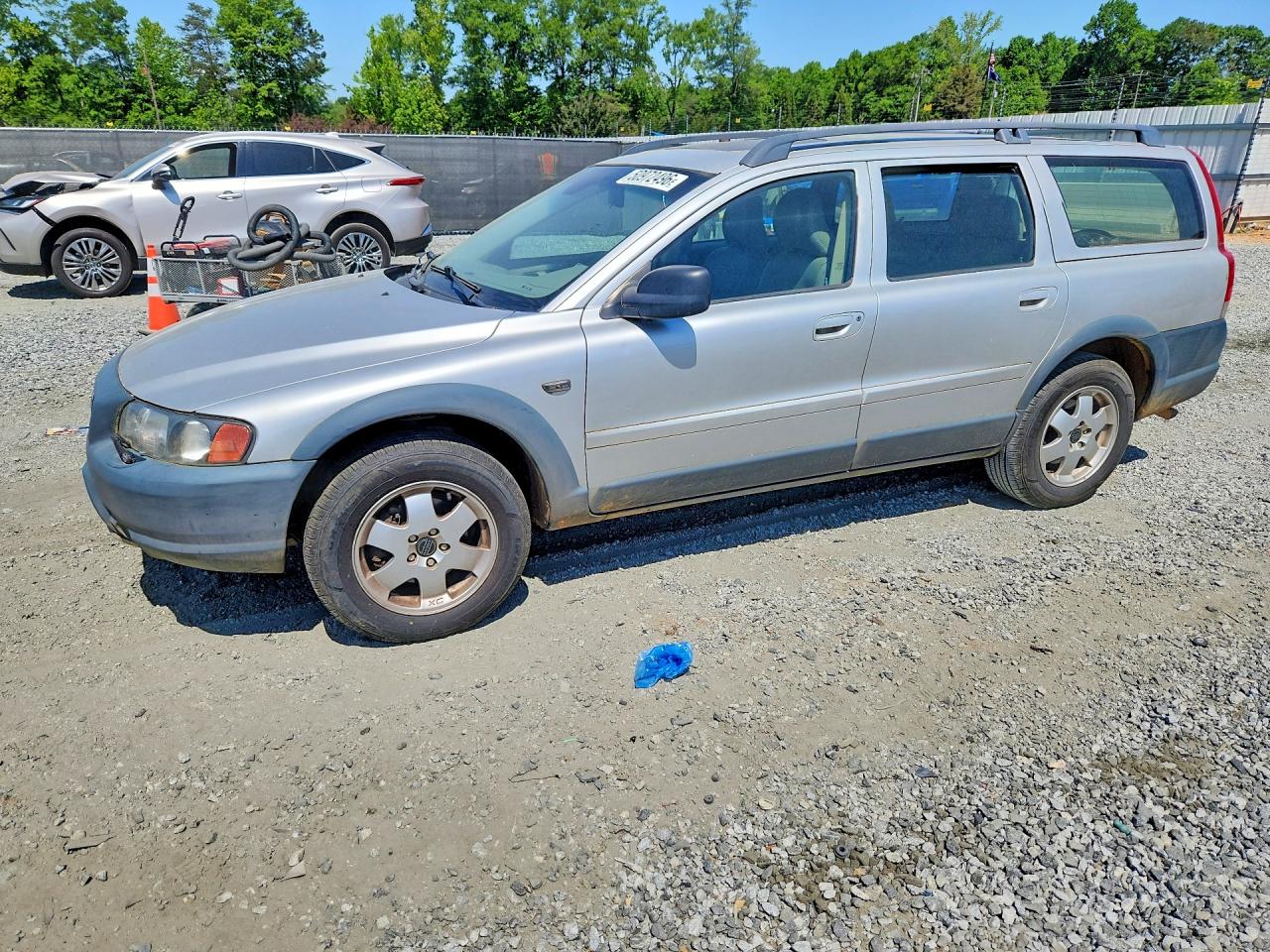 VOLVO XC70 2003 — 2
