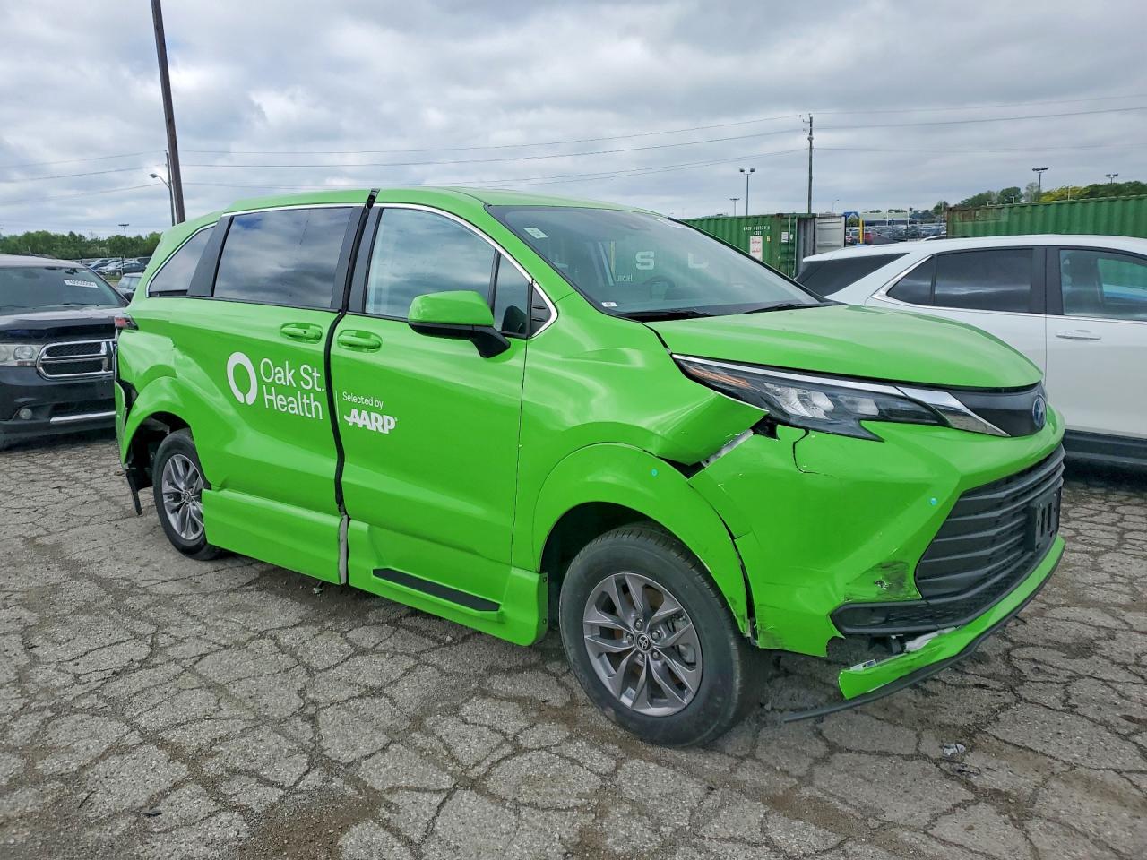 TOYOTA SIENNA 2024 — 5