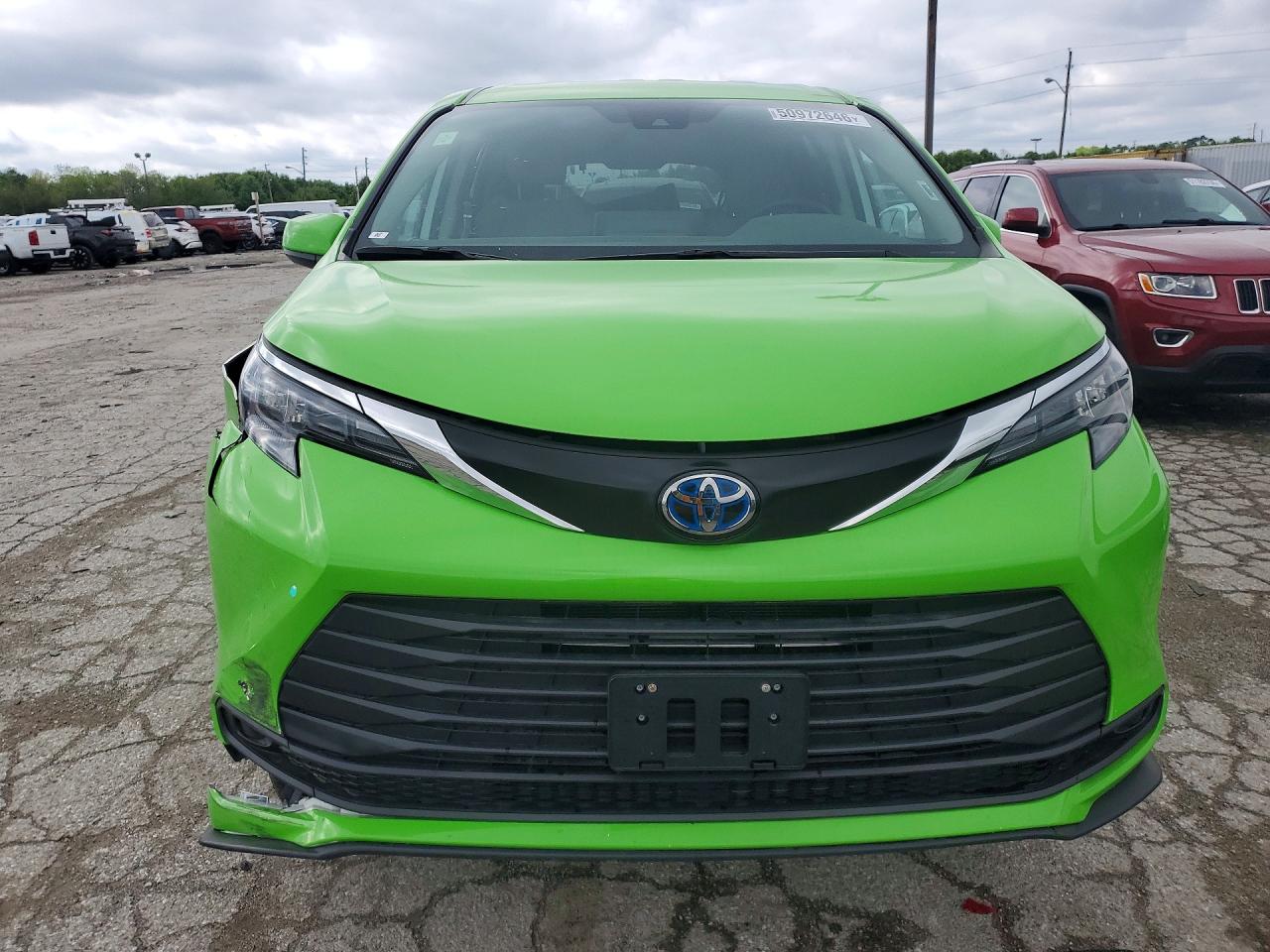 TOYOTA SIENNA 2024 — 6