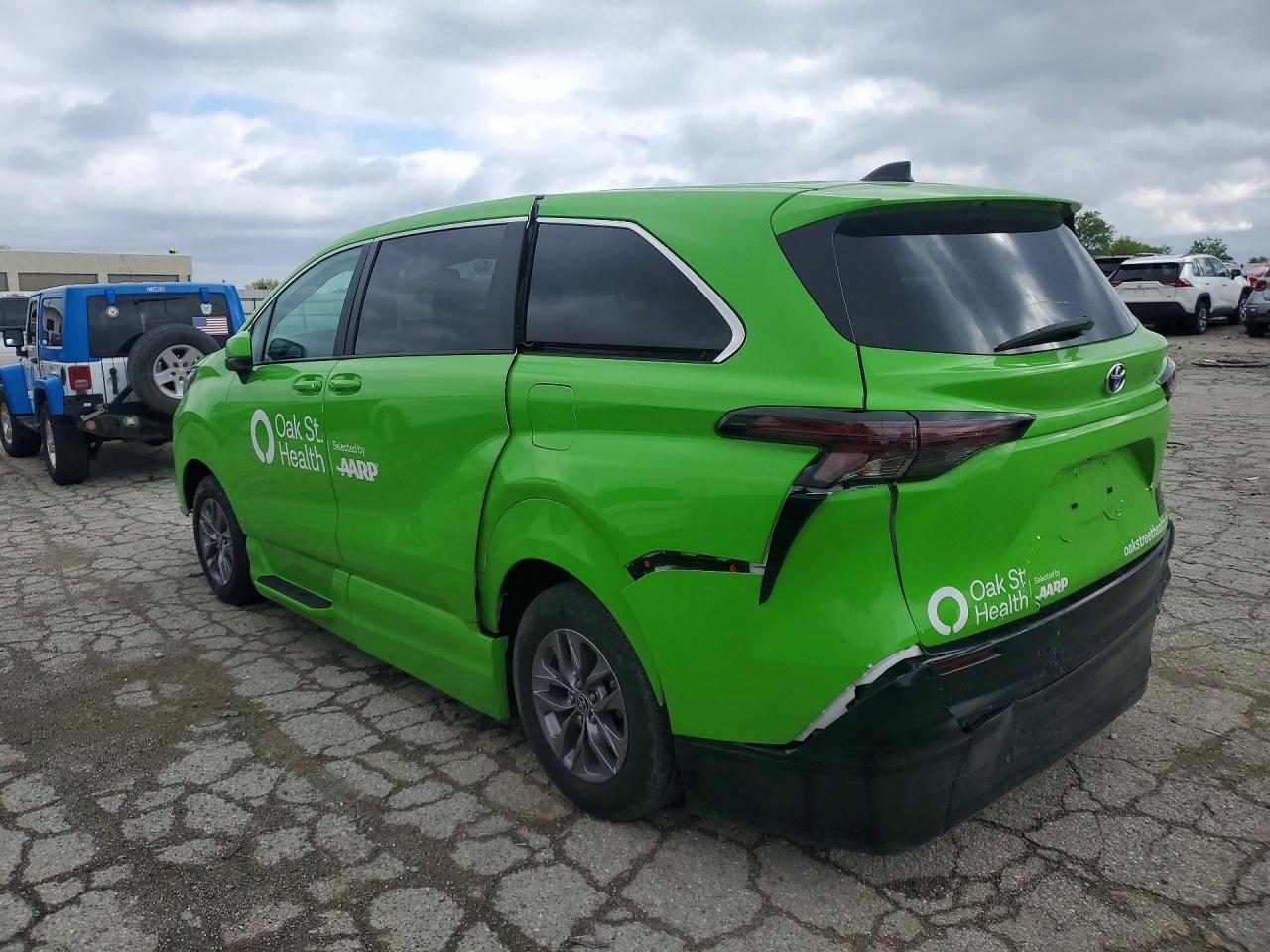 TOYOTA SIENNA 2024 — 3