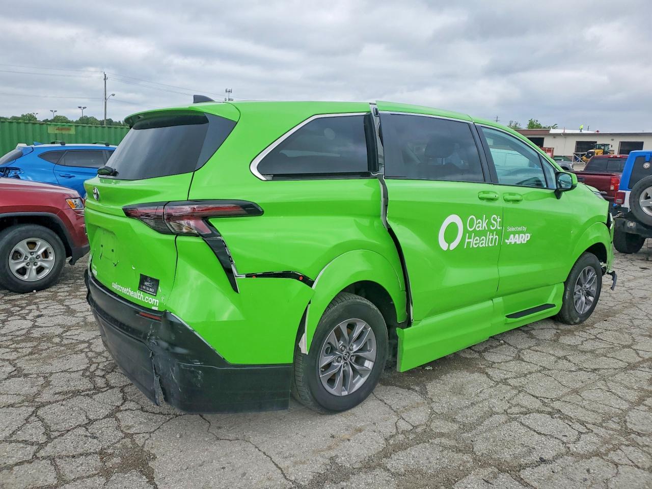 TOYOTA SIENNA 2024 — 4