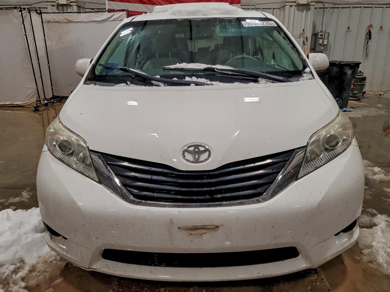 TOYOTA SIENNA 2011 — 6