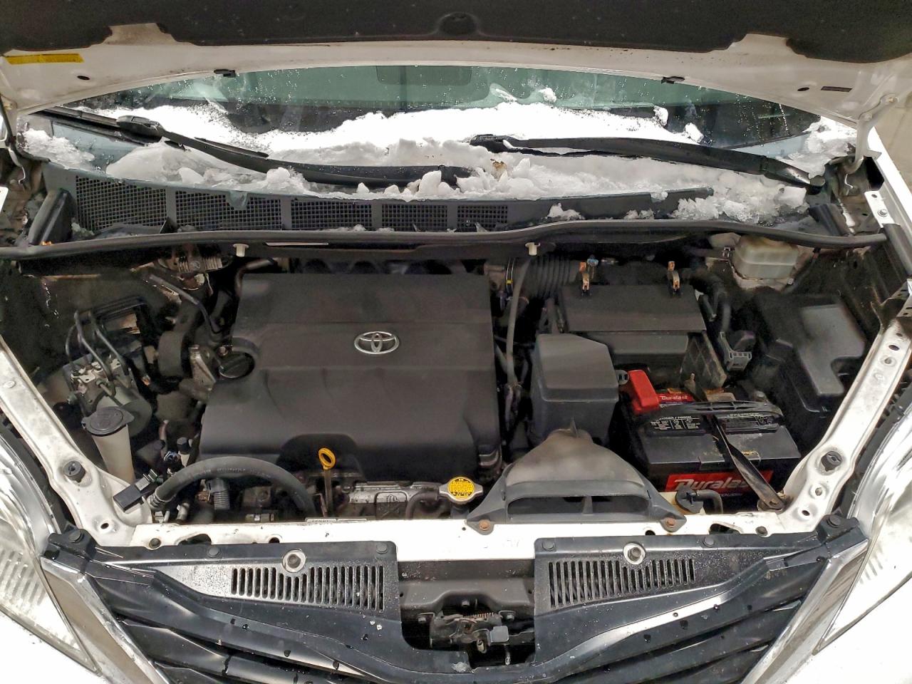 TOYOTA SIENNA 2011 — 13