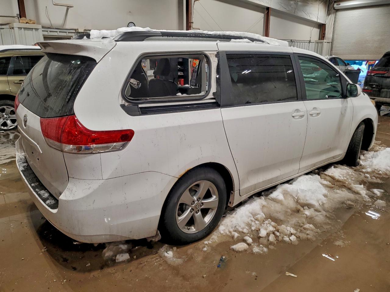 TOYOTA SIENNA 2011 — 4