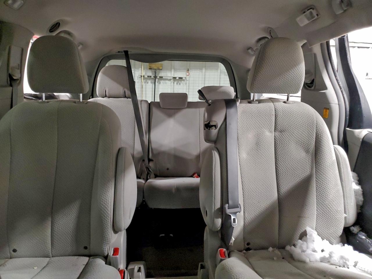 TOYOTA SIENNA 2011 — 11