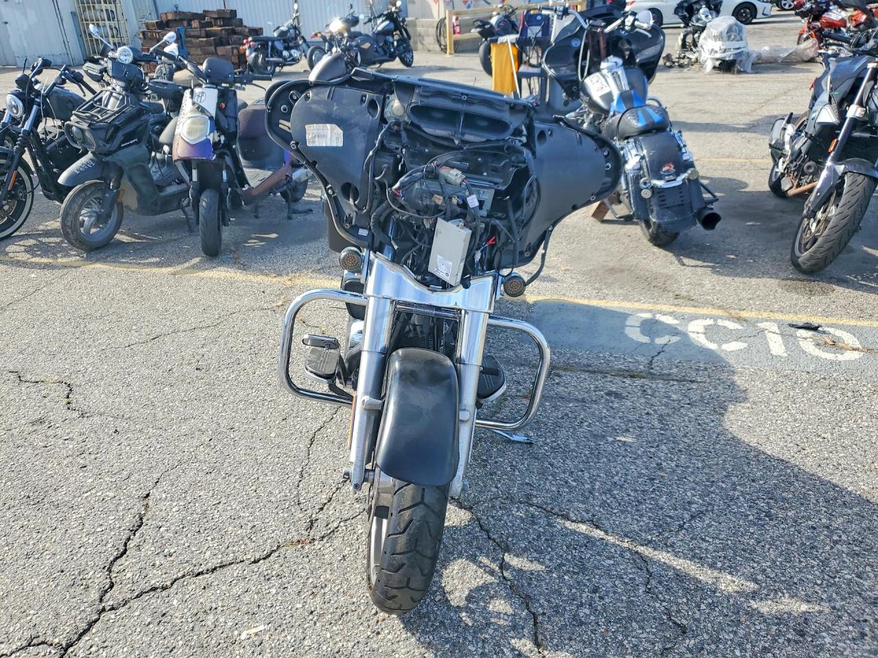 HARLEY-DAVIDSON FLHX 2017 — 3