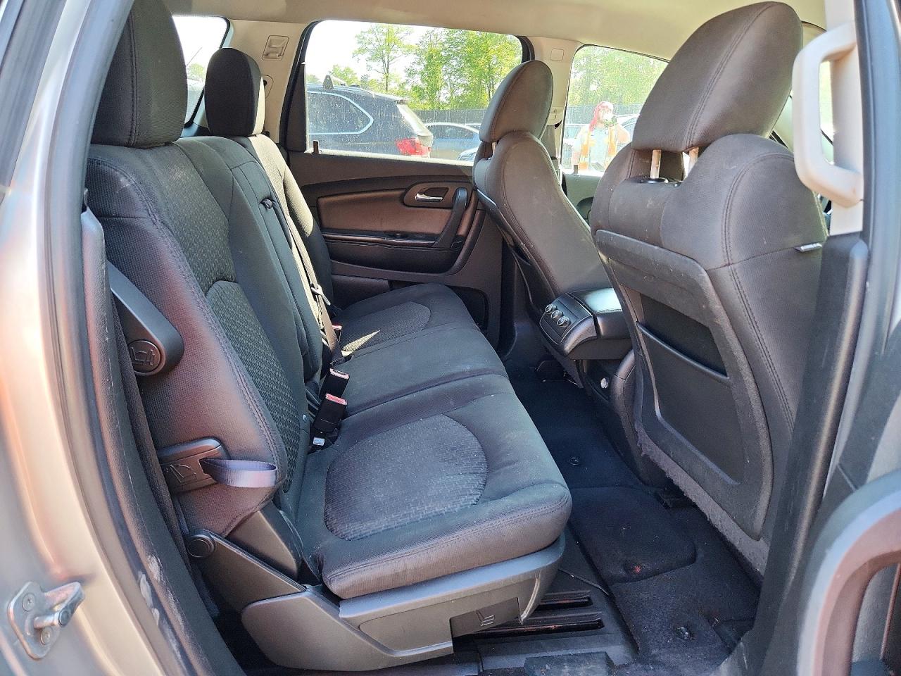 CHEVROLET TRAVERSE 2011 — 12