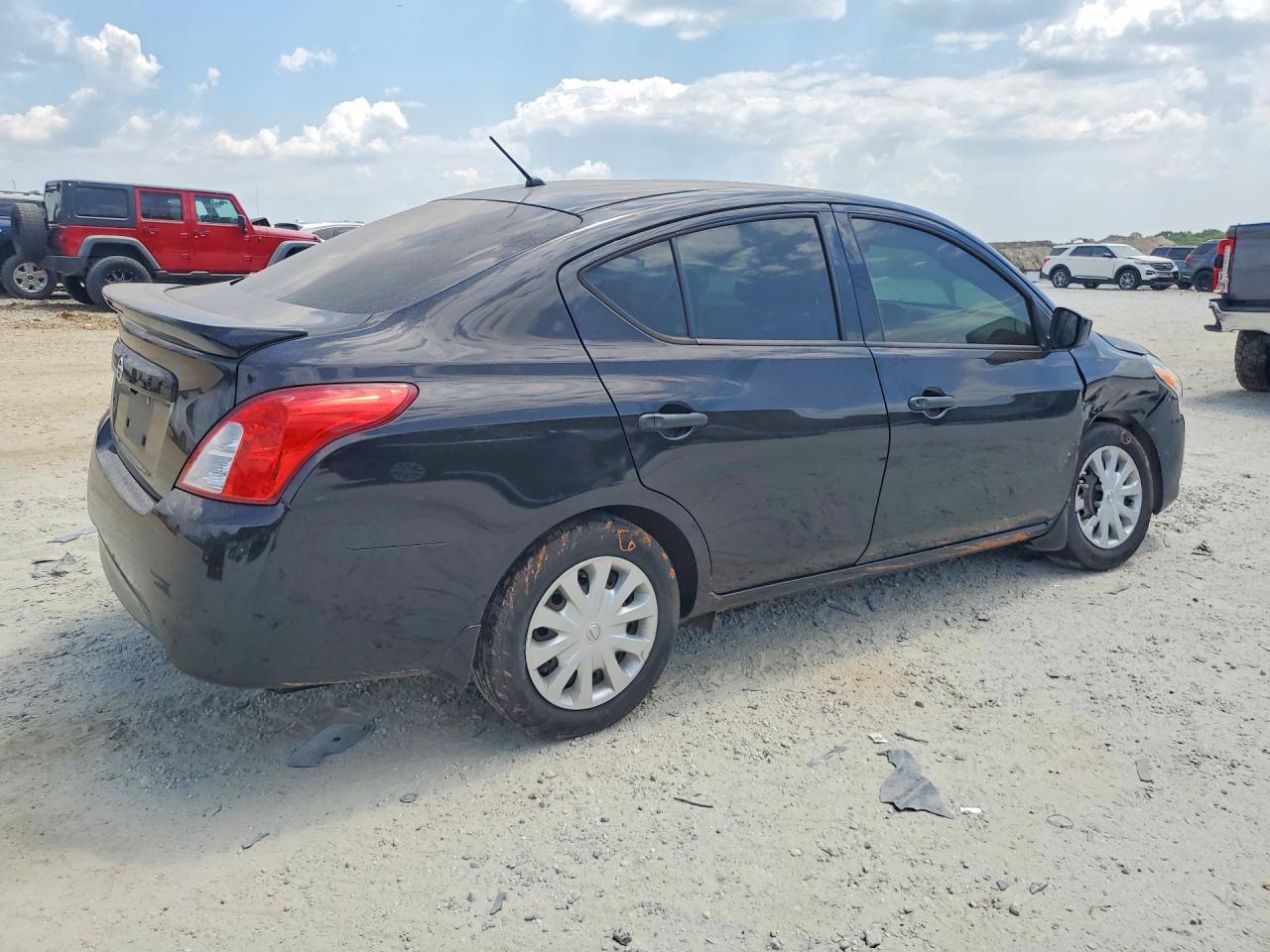 NISSAN VERSA 2018 — 4