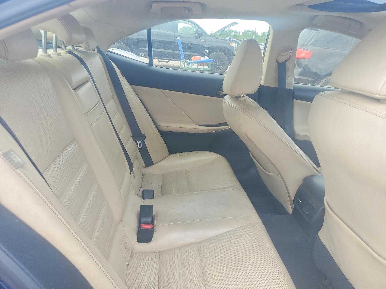 LEXUS IS 2014 — 11