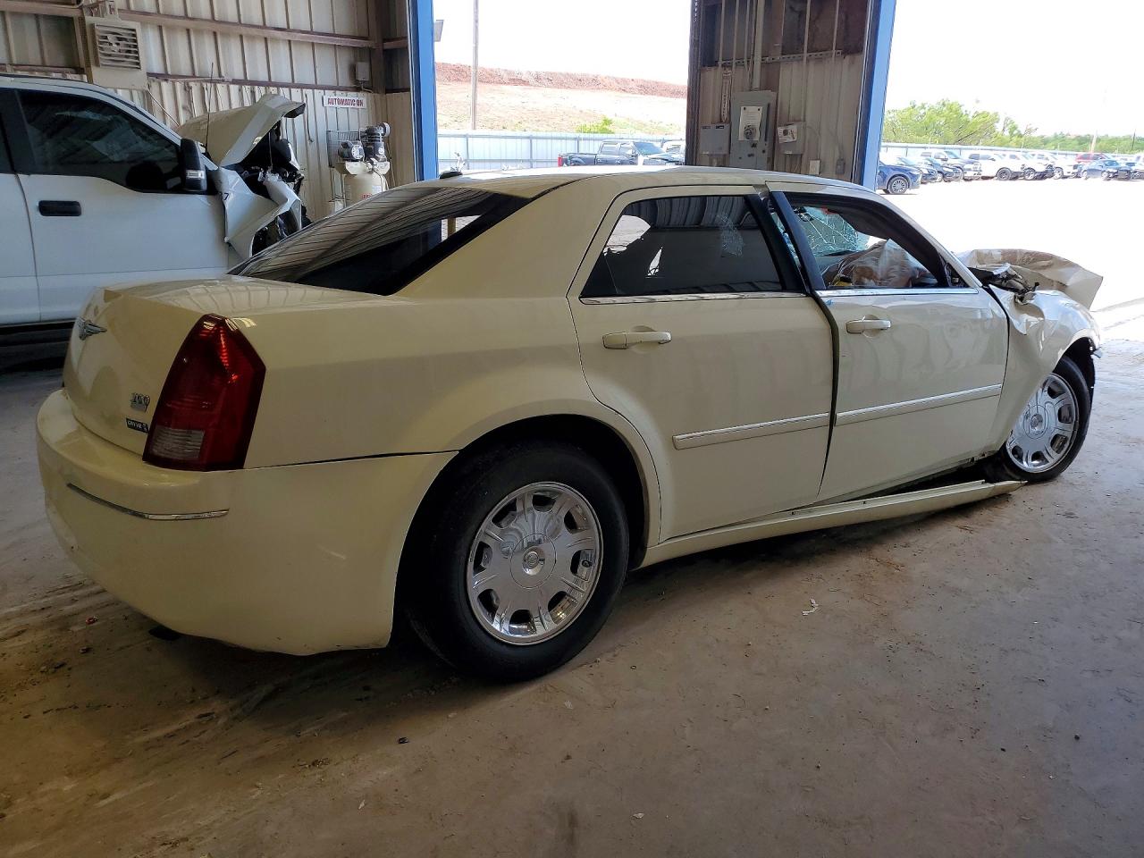 CHRYSLER 300 2006 — 4