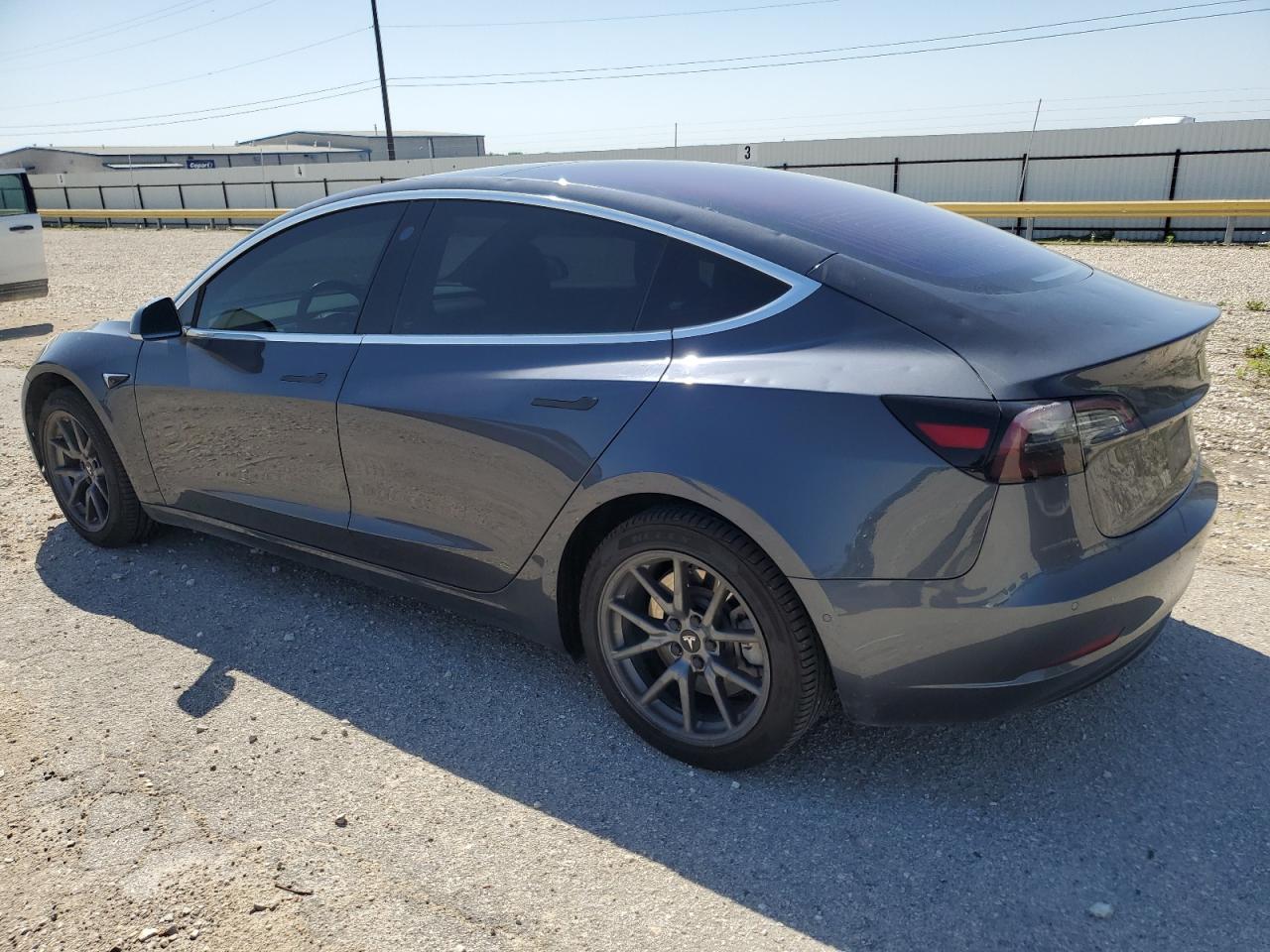TESLA MODEL 3 2018 — 3
