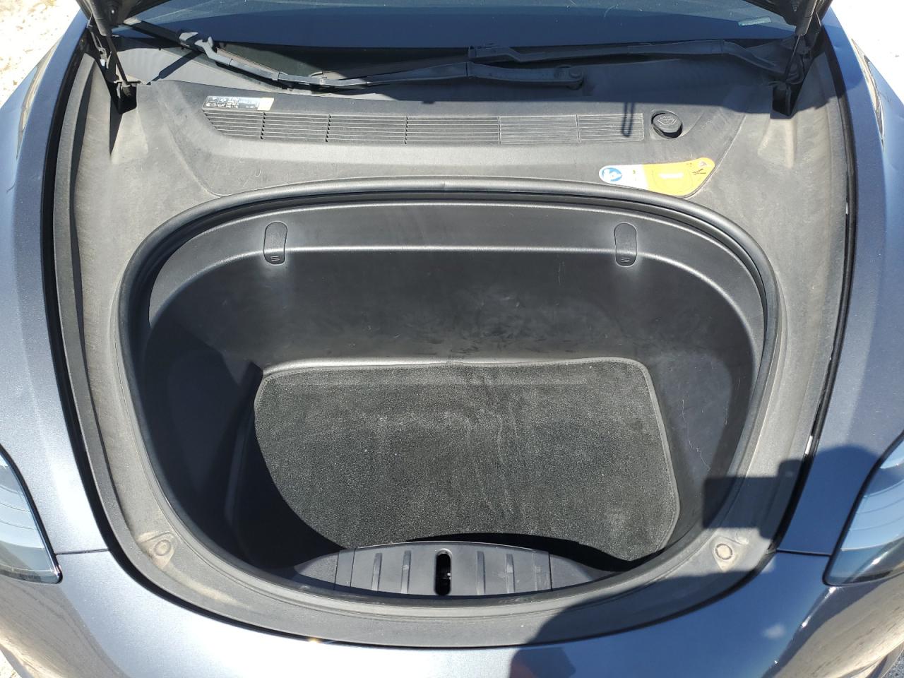 TESLA MODEL 3 2018 — 12