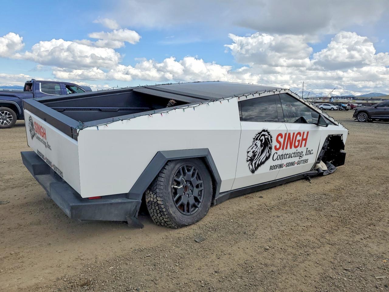 TESLA CYBERTRUCK 2024 — 4