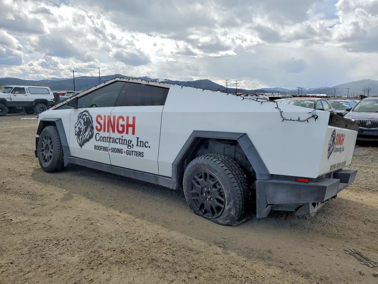 TESLA CYBERTRUCK 2024 — 3