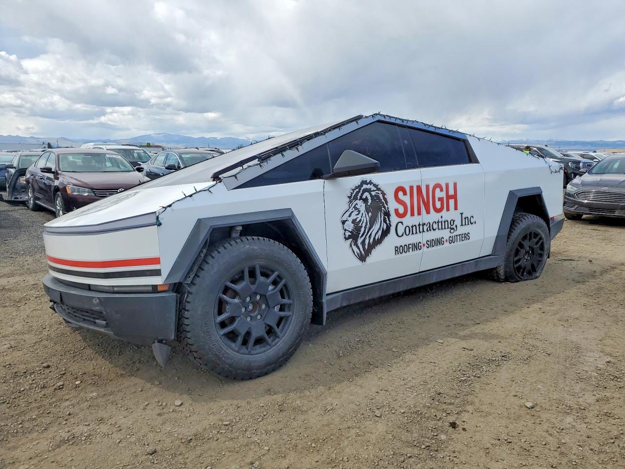 TESLA CYBERTRUCK 2024 — 2