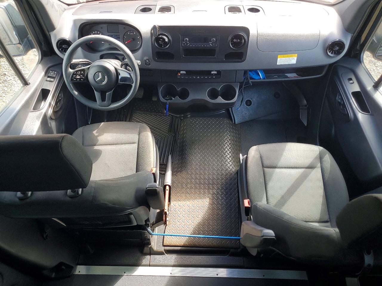 MERCEDES-BENZ SPRINTER 2023 — 9