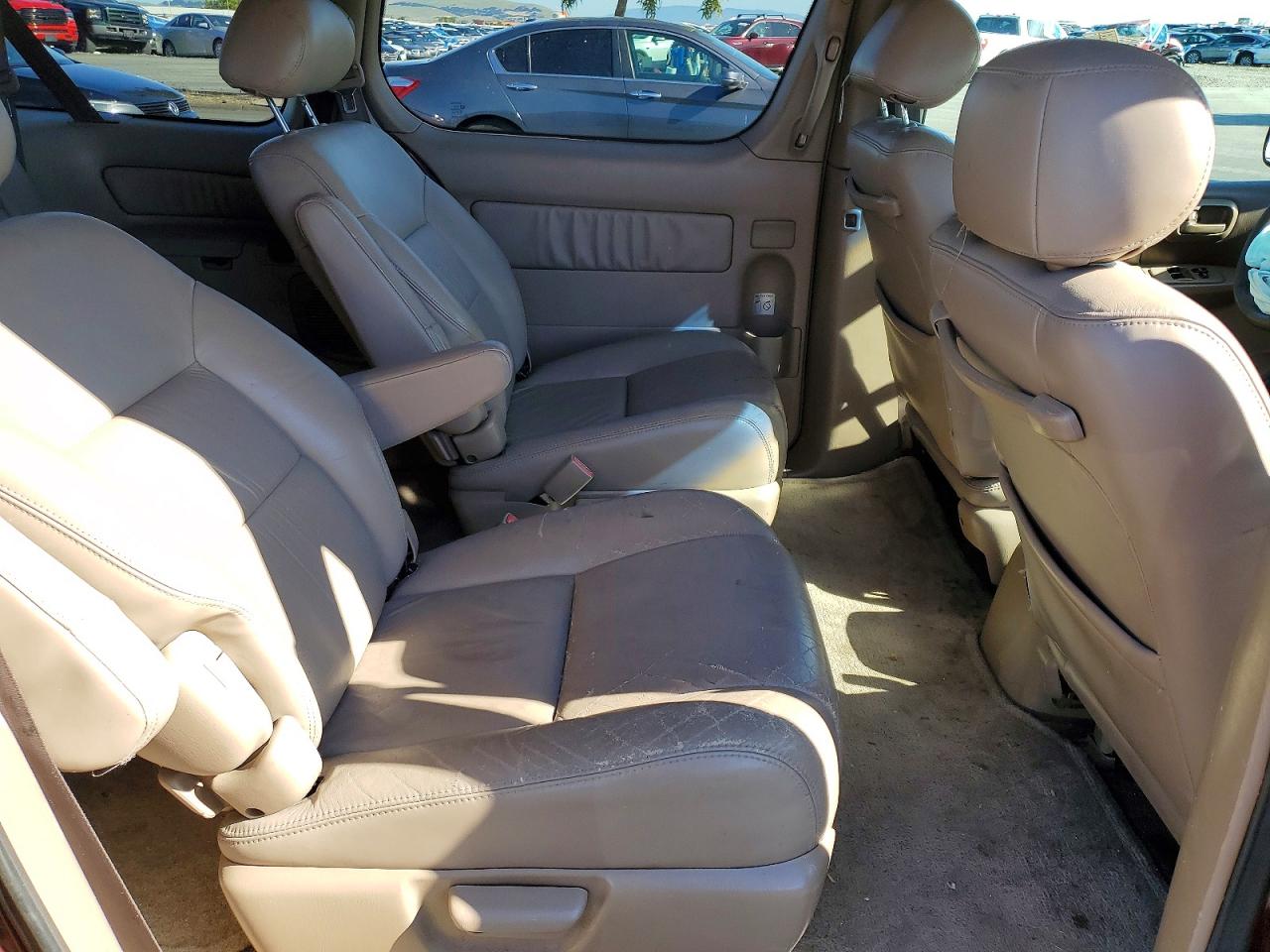 TOYOTA SIENNA 2002 — 12
