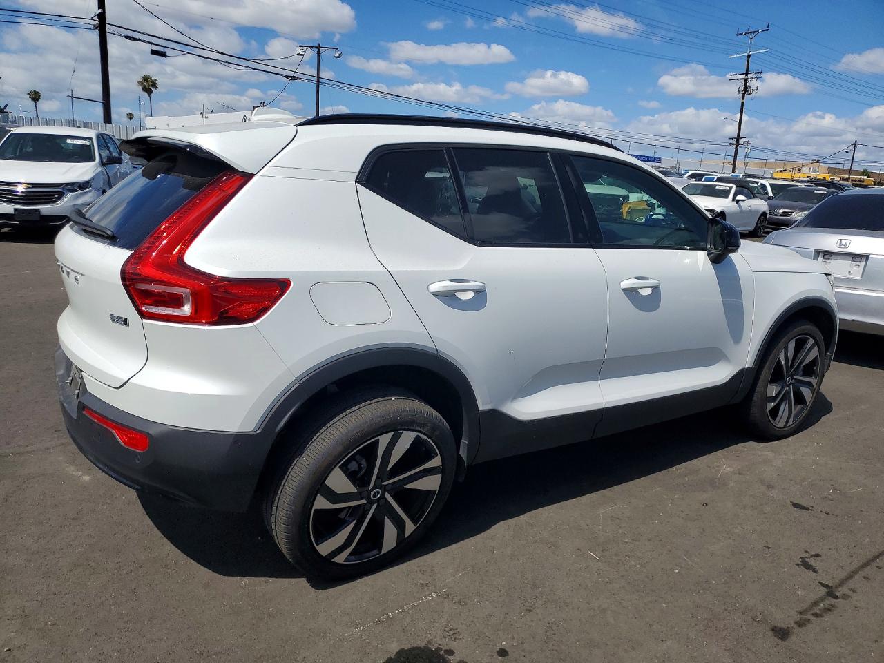 VOLVO XC40 2024 — 4