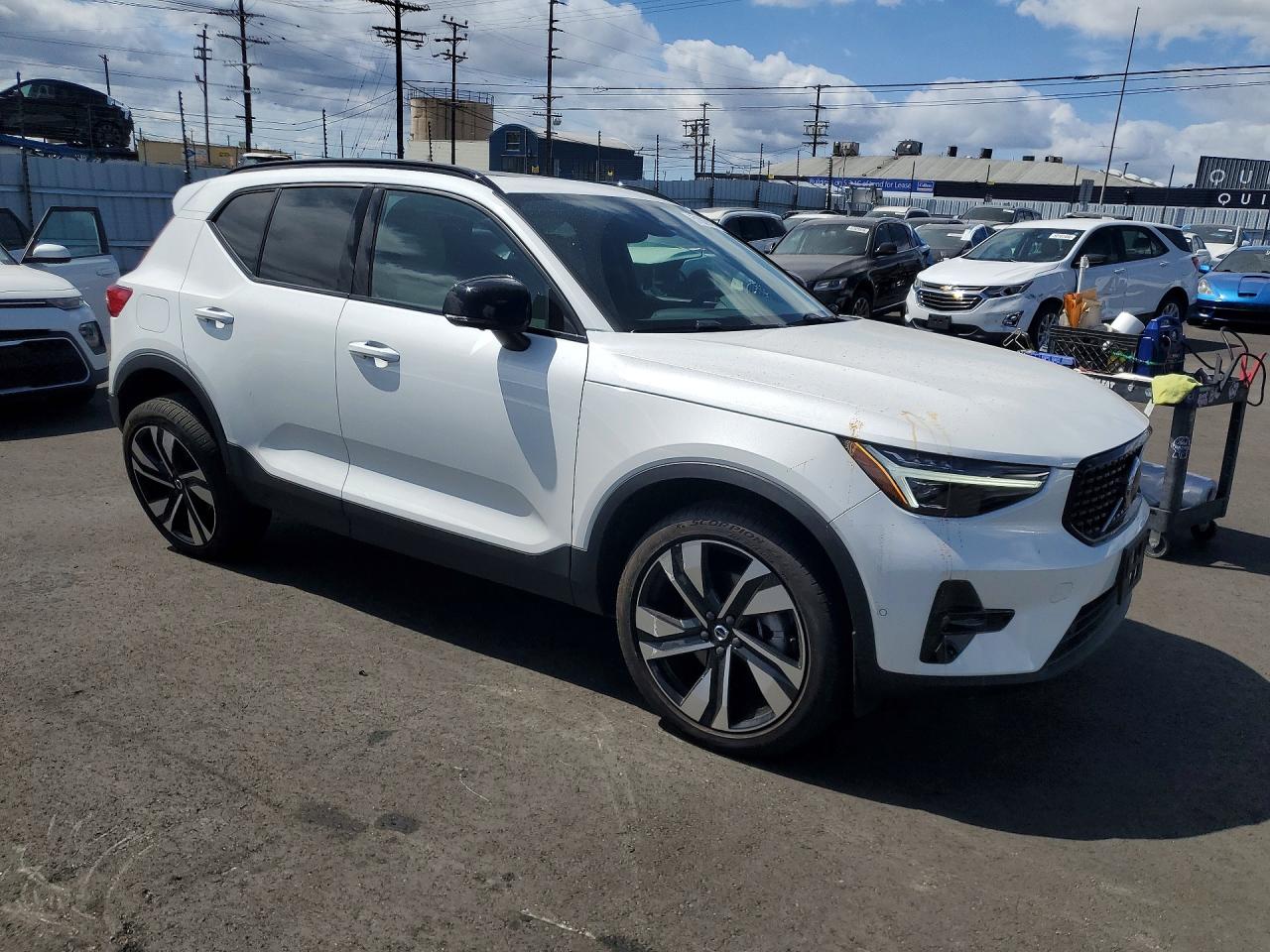 VOLVO XC40 2024 — 5