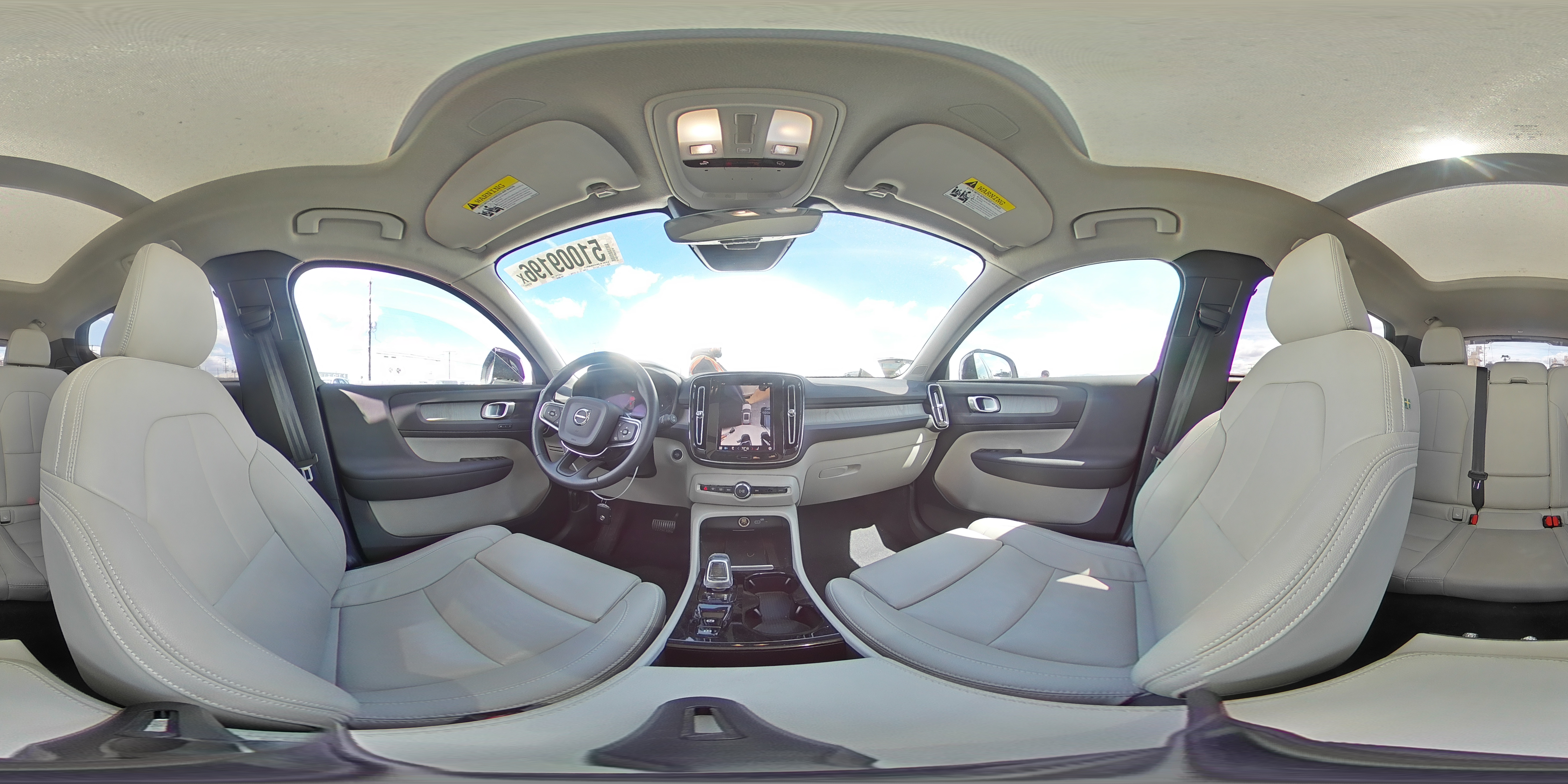 VOLVO XC40 2024 — 15
