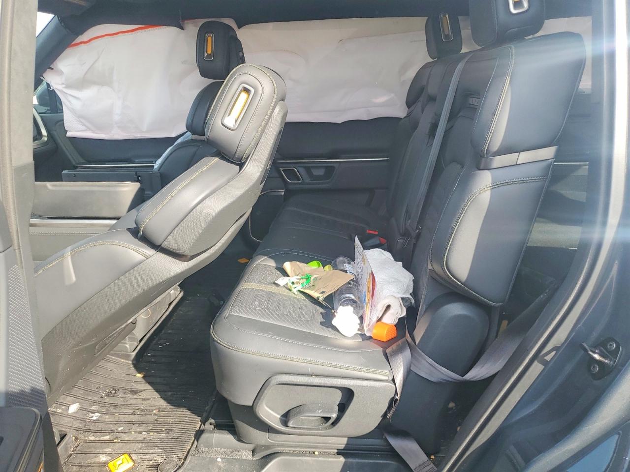 RIVIAN R1S 2023 — 11