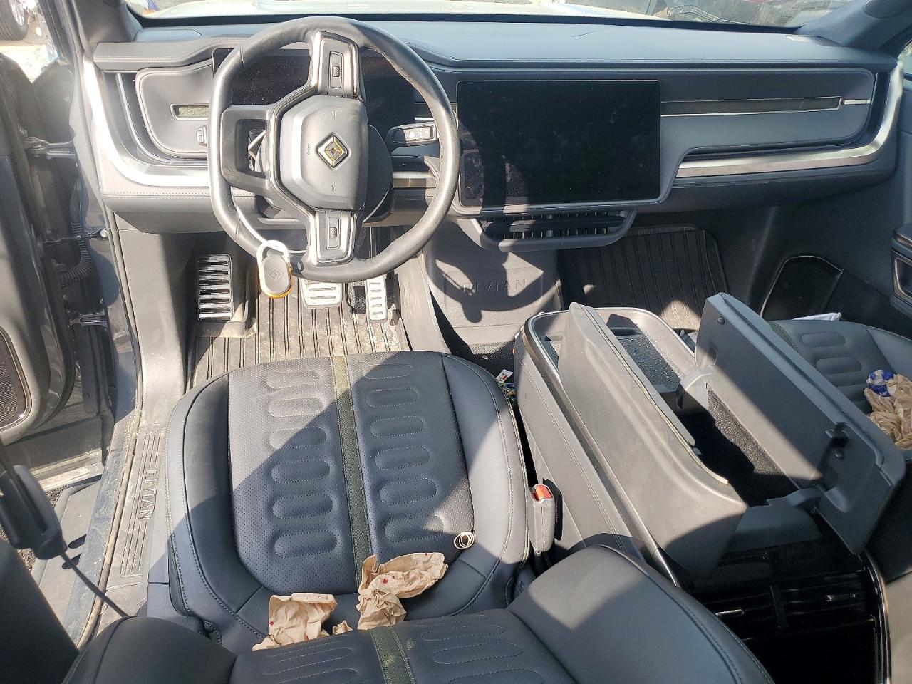 RIVIAN R1S 2023 — 9