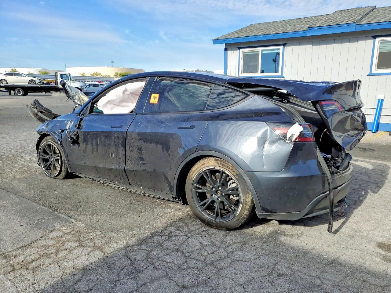 TESLA MODEL Y 2025 — 3