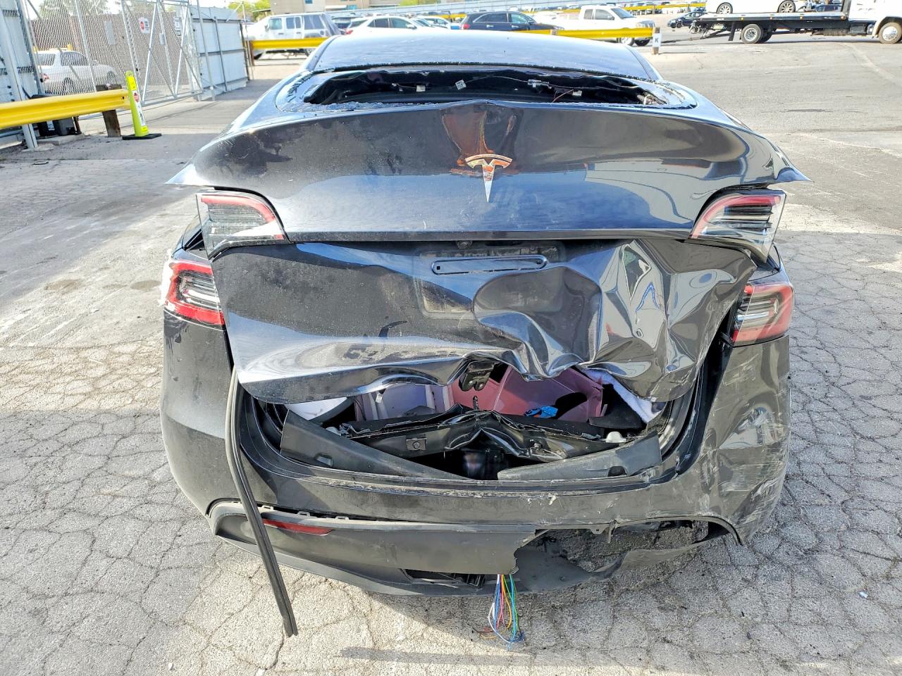 TESLA MODEL Y 2025 — 7