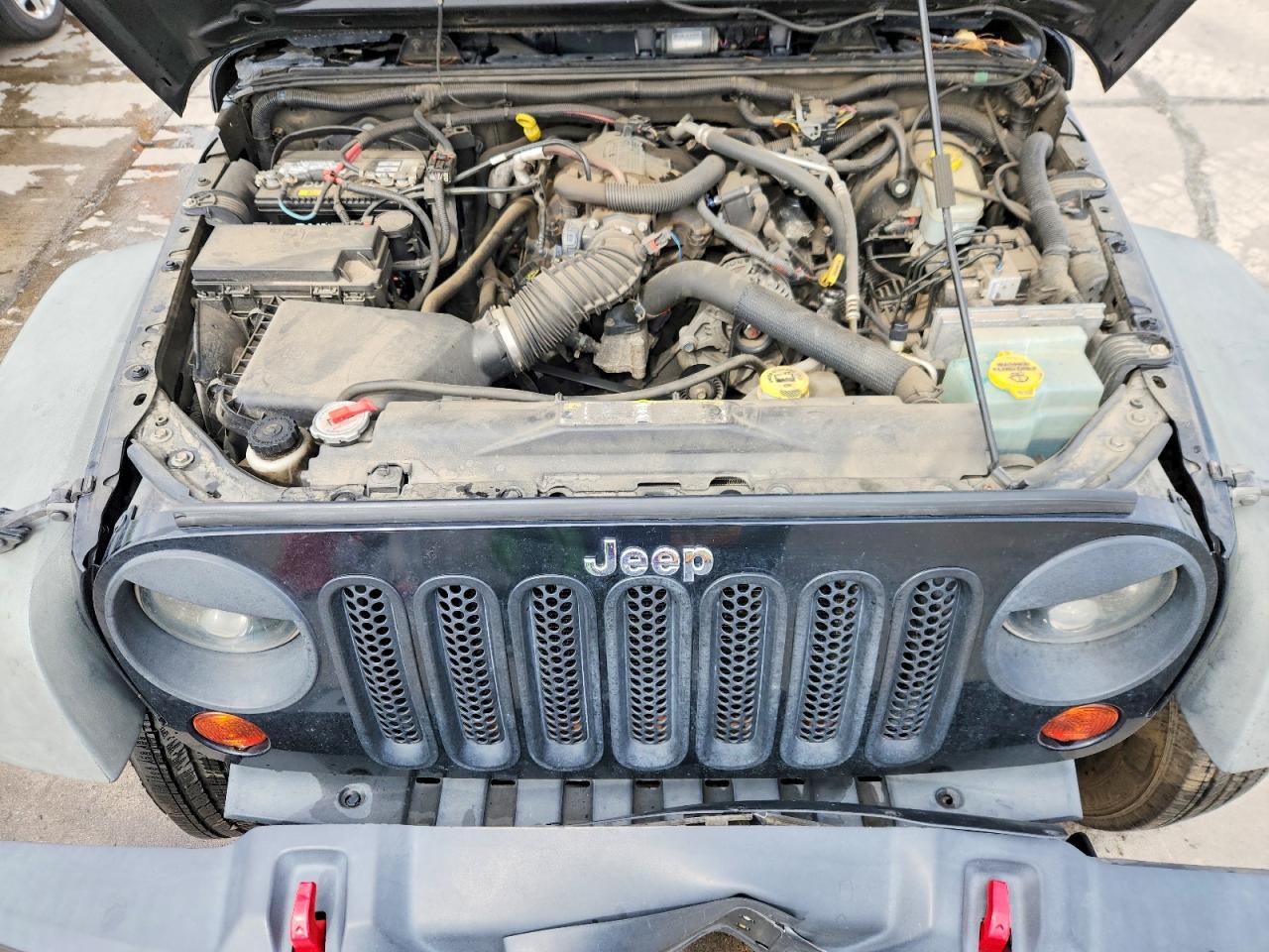 JEEP WRANGLER 2011 — 13