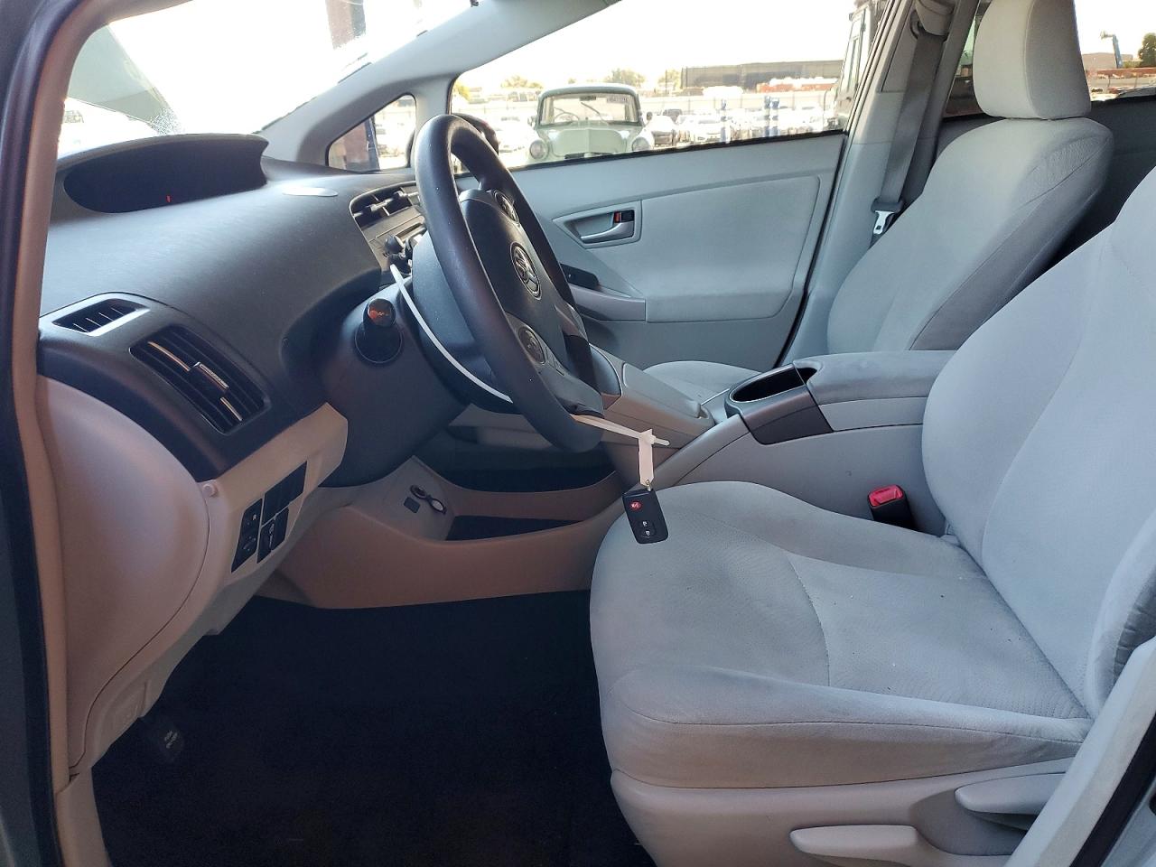 TOYOTA PRIUS 2013 — 8