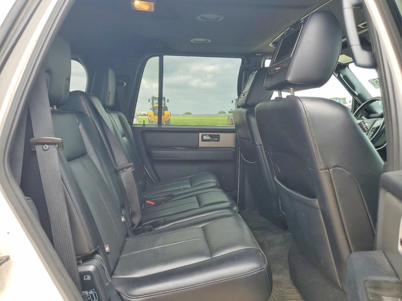 FORD EXPEDITION 2016 — 12