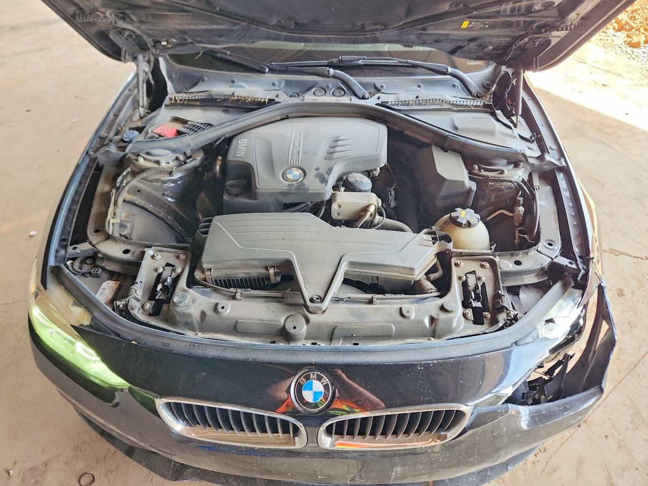 BMW 320 2018 — 12