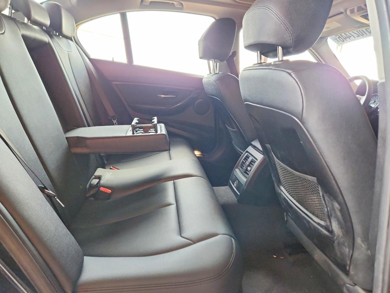 BMW 320 2018 — 11
